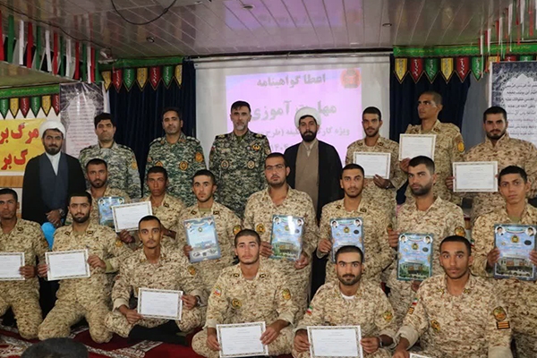 اعطا گواهی نامه مهارت آموزی به کارکنان وظیفه در تیپ ۴۵ نیرومخصوص شوشتر