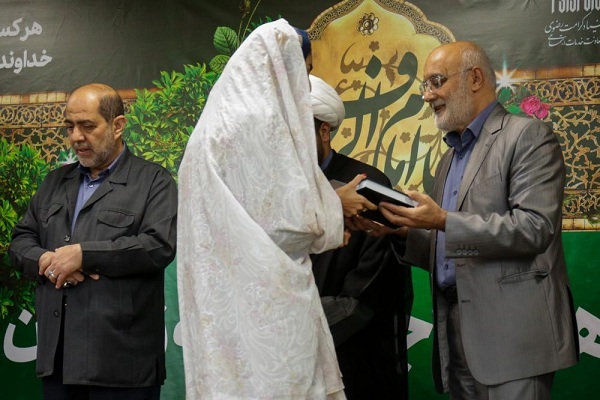 تصاویر/ آیین اهدای جهیزیه به زوجین جوان در مشهد