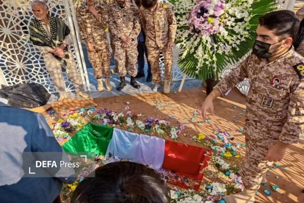 شهید گمنام ۱۷ ساله عملیات بدر در اردوگاه دانش‌آموزی شهید بابایی آبیک به خاک سپرده شد