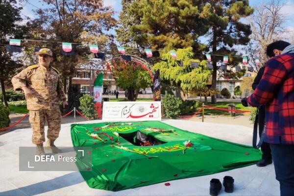 بدرقه و تدفین شهید گمنام ۲۴ ساله عملیات والفجر ۱ در محوطه شهرداری قزوین