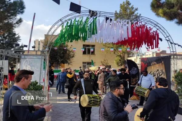 بدرقه و تدفین شهید گمنام ۲۴ ساله عملیات والفجر ۱ در محوطه شهرداری قزوین