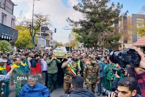 بدرقه و تدفین شهید گمنام ۲۴ ساله عملیات والفجر ۱ در محوطه شهرداری قزوین