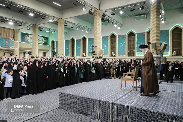 دیدار هزاران نفر از زنان و دختران با رهبرمعظم انقلاب