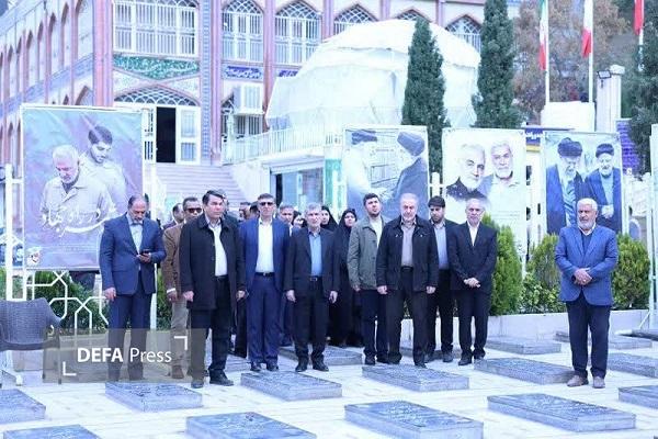 دبیرکل ستاد مبارزه با مواد مخدر با حضور در گلزار شهدا به مقام شامخ شهیدان ادای احترام کر+تصاویر