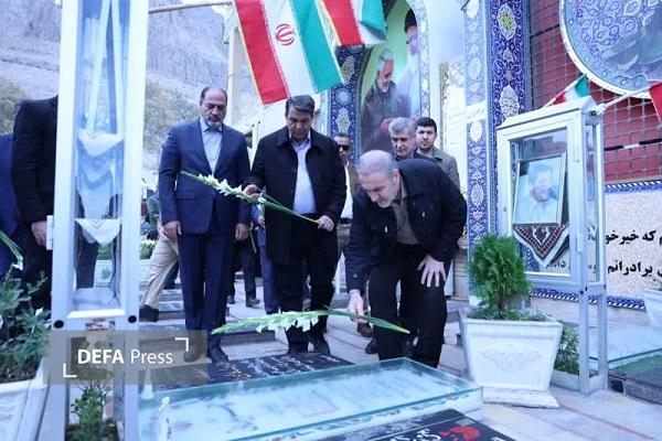 دبیرکل ستاد مبارزه با مواد مخدر با حضور در گلزار شهدا به مقام شامخ شهیدان ادای احترام کر+تصاویر