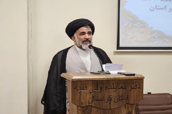 تبیین الگوی زن اسلامی و نقش مادر در جامعه ضروری است