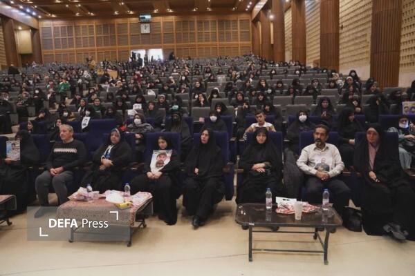 مادران و همسران شهدا ستون‌های اصلی مقاومت ملت ایران‌اند