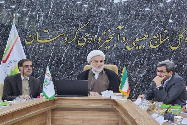 غرق شدن جوانان در فضای مجازی آینده فرهنگی جامعه را تهدید می‌کند