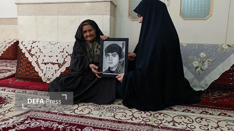 تقدیر از مادر شهید علی اکبر خداداد به مناسبت سالروز وفات حضرت‌ام البنین (س)