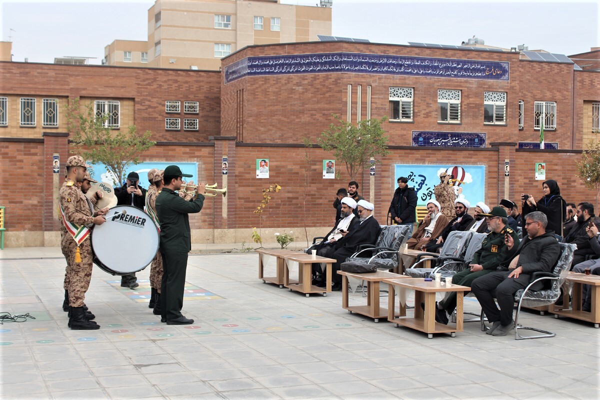 تصاویر/ یادواره شهدا در آموزشگاه استثنایی «باغچه بان» قم