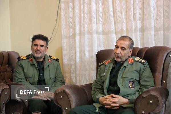 دیدار جمعی از فرماندهان سپاه پاسداران با مادر شهید والامقام «محمودرضا موفق یساقی»