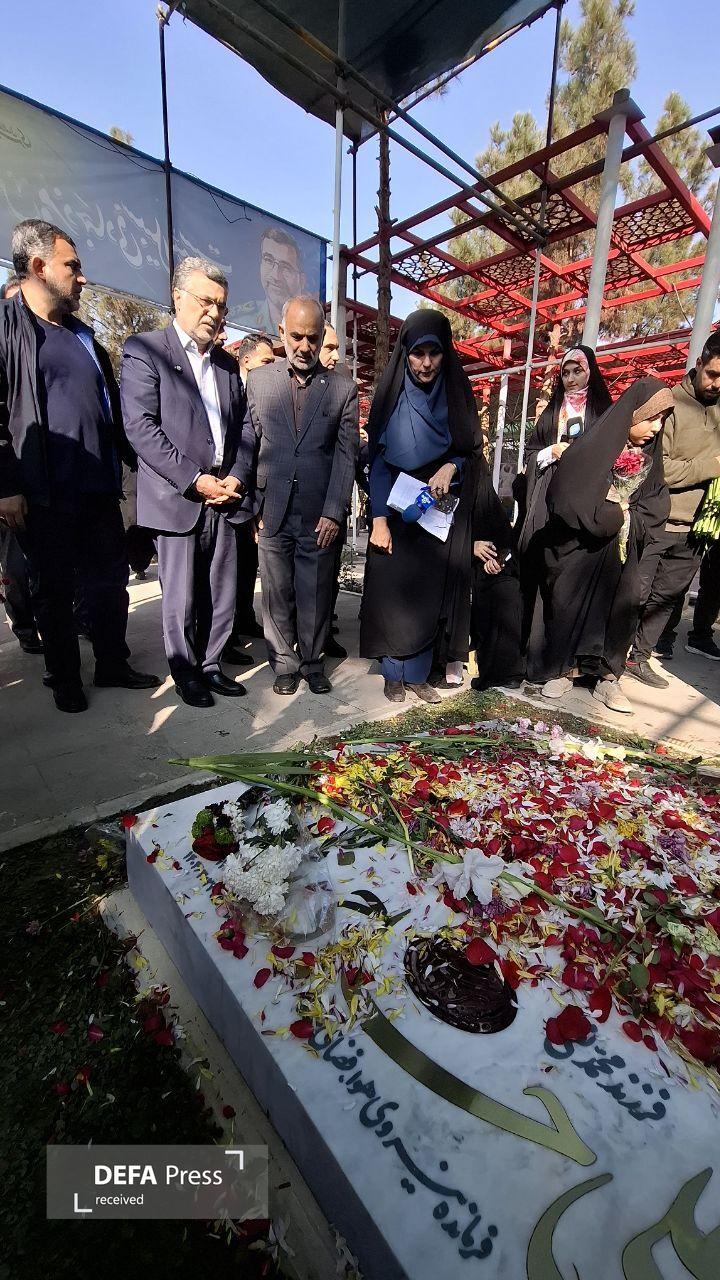 حضور وزیر بهداشت بر سر مزار شهدای دفاع مقدس و سلامت حضور وزیر بهداشت بر سر مزار شهدای دفاع مقدس و سلامت