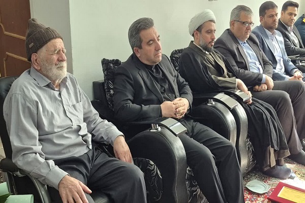 دیدار رئیس سازمان ثبت اسناد و املاک کشور با خانواده شهیدان دهقانی در تفت+ تصاویر