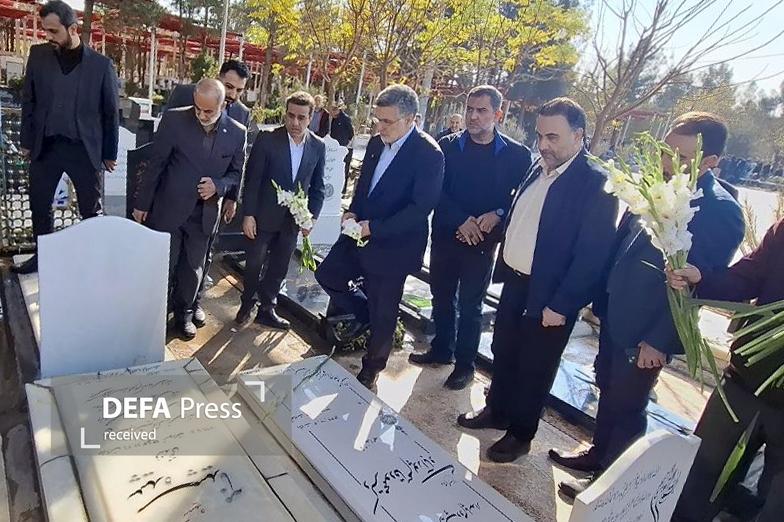 وزیر بهداشت: شهدای سلامت در جنگ تحمیلی ۱۲ روزه از جان مایه گذاشتند وزیر بهداشت: شهدای سلامت در جنگ تحمیلی ۱۲ روزه از جان مایه گذاشتند