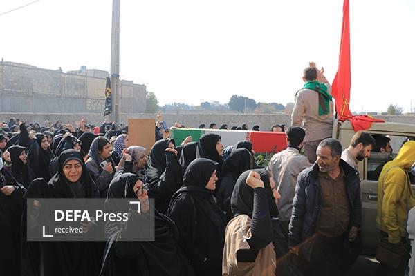 پیکر مطهر شهید گمنام در بوستان لاله مهرشهر کرج به خاک سپرده شد پیکر مطهر شهید گمنام در بوستان لاله مهرشهر کرج به خاک سپرده شد
