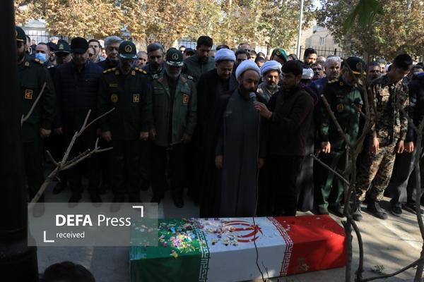 پیکر مطهر شهید گمنام در بوستان لاله مهرشهر کرج به خاک سپرده شد پیکر مطهر شهید گمنام در بوستان لاله مهرشهر کرج به خاک سپرده شد