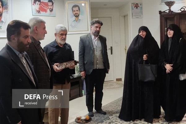 دیدار مسئول سازمان بسیج اساتید با خانواده شهید احمدی روشن در آستانه روز تکریم مادران و همسران شهدا دیدار مسئول سازمان بسیج اساتید با خانواده شهید احمدی روشن در آستانه روز تکریم مادران و همسران شهدا