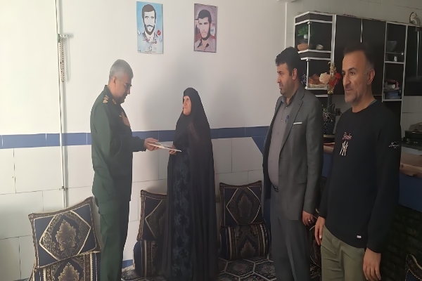 تجلیل از همسر شهید «قاسم اندیک» در کهگیلویه و بویراحمد