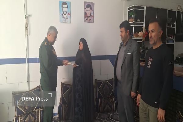 تجلیل از همسر شهید «قاسم اندیک» به مناسبت وفات حضرت‌ام‌البنین (س) در کهگیلویه و بویراحمد