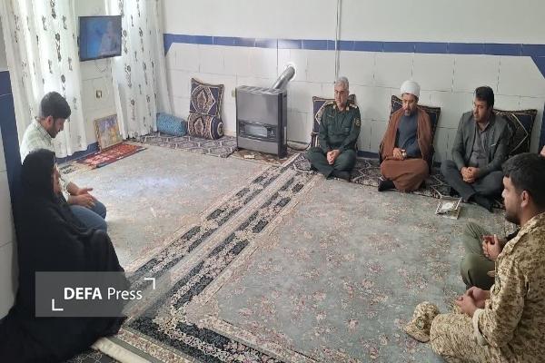 تجلیل از همسر شهید «قاسم اندیک» به مناسبت وفات حضرت‌ام‌البنین (س) در کهگیلویه و بویراحمد