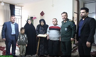 تجلیل از مادر شهید رحیم بیرانوند در خرم آباد