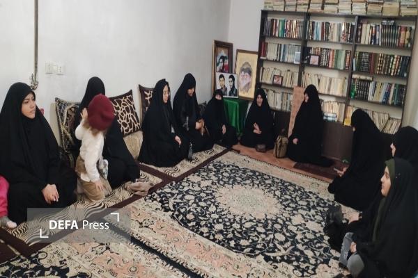 دیدار طلاب و اساتید حوزه علمیه فاطمیه (س) یاسوج با مادر شهیدان تقوی+ تصاویر