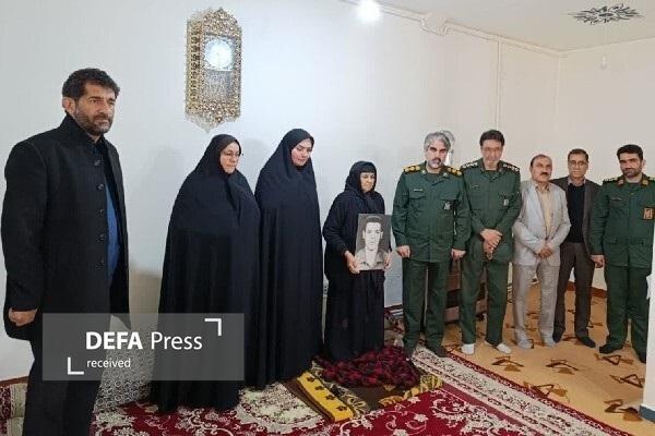 تکریم خانواده شهیدان «ولیزاده و نقی‌زاده» در سلسله