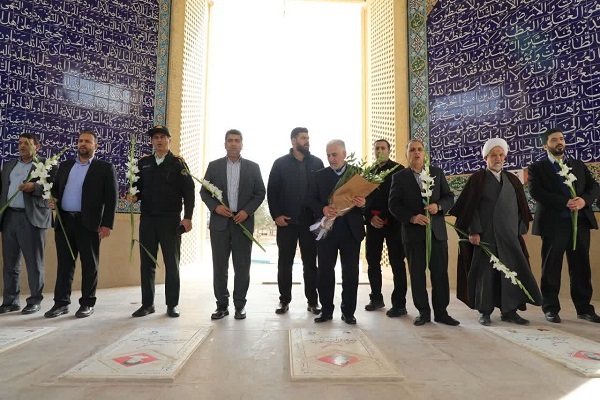 ادای احترام روسای سازمان ثبت اسناد و املاک و سازمان زندان‌های کشور به مقام شامخ شهدا+ تصاویر