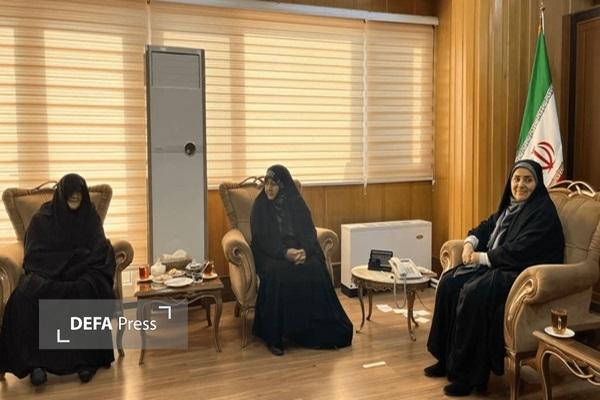 تجلیل وزیر راه و شهرسازی از خانواده ۳ شهید زنجانی