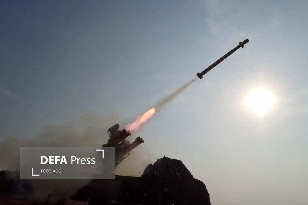 لحظه شلیک و اصابت موشک بالستیک «۳۰۳» نیروی دریایی سپاه در رزمایش اقتدار