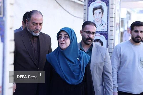 سخنگوی دولت در گلزار شهدای کرمان/ یاد سردار دل‌ها الهام‌بخش ادامه راه خدمت است