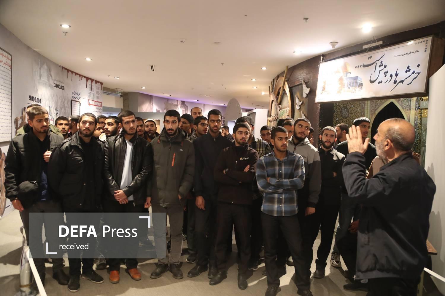 بازدید گروهی دانشجویان از موزه انقلاب اسلامی و دفاع مقدس+ تصاویر بازدید گروهی دانشجویان از موزه انقلاب اسلامی و دفاع مقدس+ تصاویر