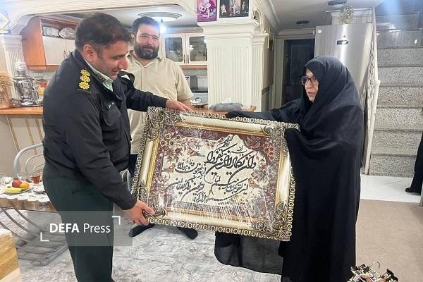 دیدار رئیس پلیس آگاهی خراسان رضوی با خانواده شهید «محمود لعل فام» در مشهد+ تصاویر