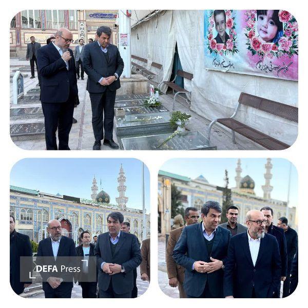 رئیس بنیاد مستضعفان انقلاب اسلامی به مقام شامخ شهدا در کرمان ادای احترام کردند رئیس بنیاد مستضعفان انقلاب اسلامی به مقام شامخ شهدا در کرمان ادای احترام کردند