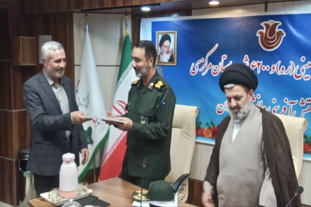 انتصاب جانشین دبیر کل در کنگره امام خمینی (ره) و ۶۲۰۰ شهید استان مرکزی با نقش آفرینی دانش آموزان انتصاب جانشین دبیر کل در کنگره امام خمینی (ره) و ۶۲۰۰ شهید استان مرکزی با نقش آفرینی دانش آموزان