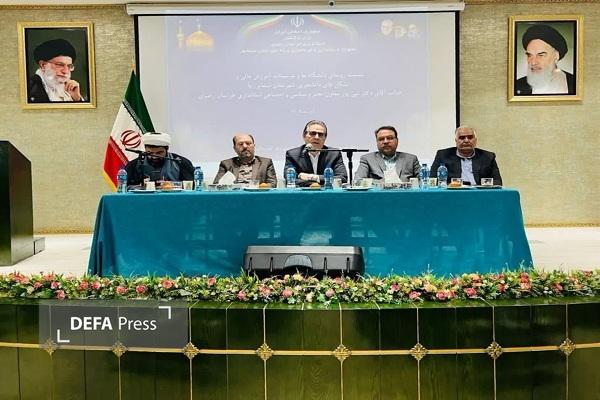 دانشگاه باید میدان را در اختیار نخبگان نگه دارد و سخن علمی تولید کند دانشگاه باید میدان را در اختیار نخبگان نگه دارد و سخن علمی تولید کند