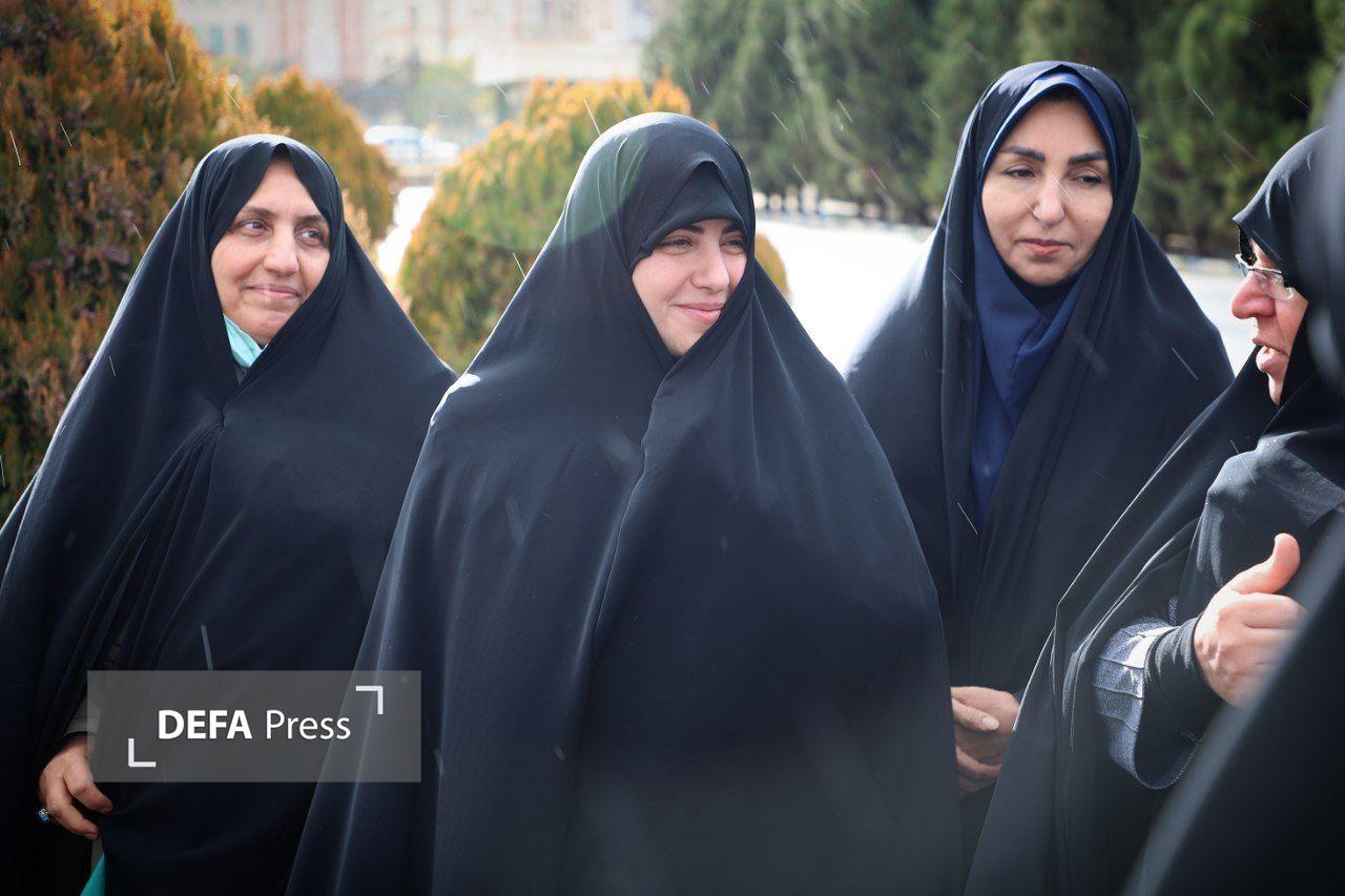 فرزند شهید جمهور وارد اراک شد فرزند شهید جمهور وارد اراک شد