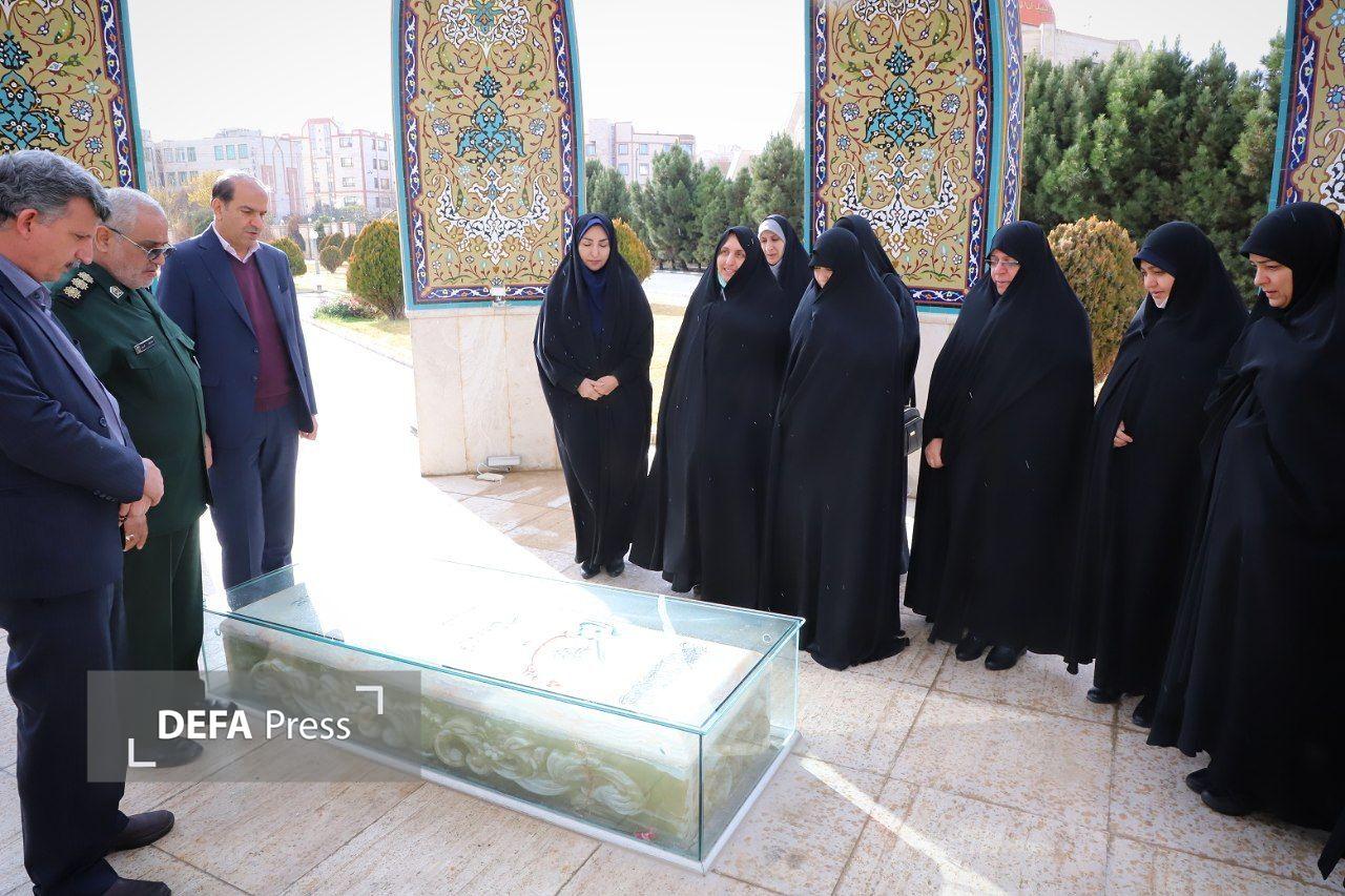 فرزند شهید جمهور وارد اراک شد فرزند شهید جمهور وارد اراک شد