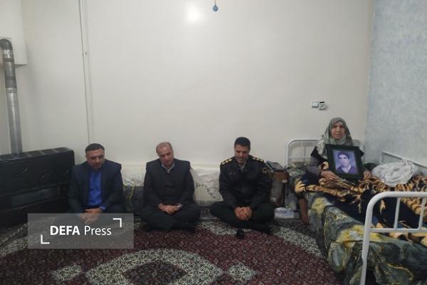 دیدار مسئولان شهرستان درگزین با مادر شهید «محسن ابراهیمیان معبود» + تصاویر