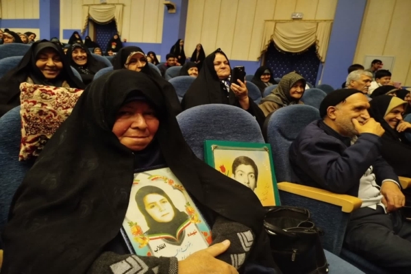 مادران و همسران شهدا نجفآباد تجلیل شدند مادران و همسران شهدا نجفآباد تجلیل شدند
