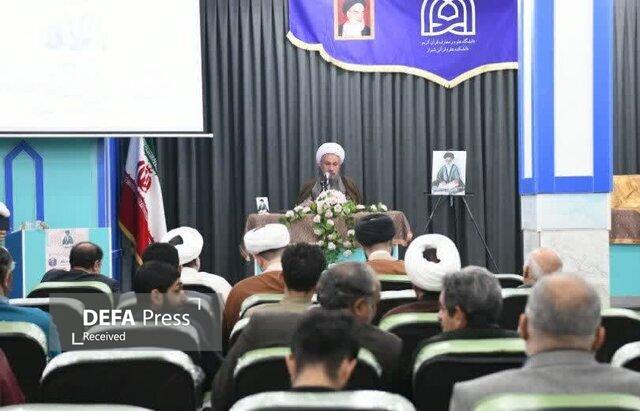 امام جمعه شیراز: انسان اسلامی، گوشهگیر نیست/ منبر را در جهت فهم مخاطب سامان دهیم امام جمعه شیراز: انسان اسلامی، گوشهگیر نیست/ منبر را در جهت فهم مخاطب سامان دهیم