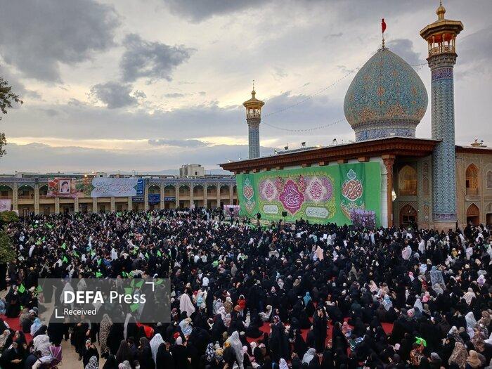 فیلم| اجتماع بانوان فاطمی شیراز در صحن سومین حرم اهل بیت(ع) فیلم| اجتماع بانوان فاطمی شیراز در صحن سومین حرم اهل بیت(ع)