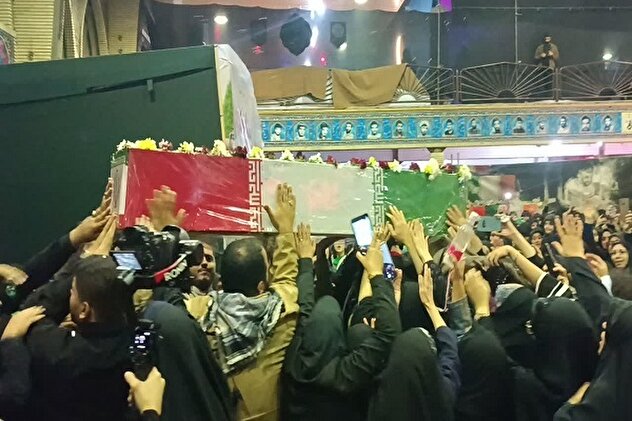 فیلم/ آئین باشکوه شب وداع با پیکر مطهر شهید گمنام در قائمشهر