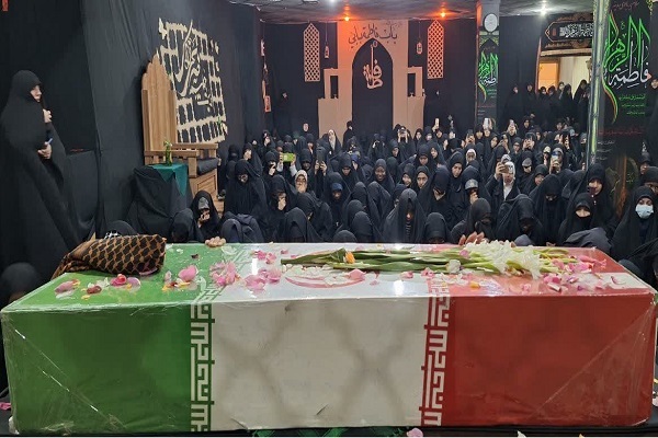 وداع با شهید گمنام عملیات «والفجر ۶» در مجتمع آموزش عالی ریحانه المصطفی (ص) + تصاویر