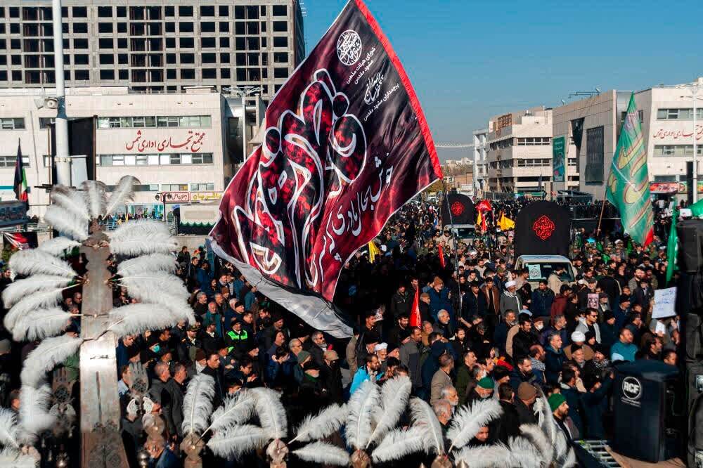 تیزر/ اجتماع عزاداران فاطمی همراه با تشییع پیکر مطهر ۱۳ شهید گمنام در مشهد