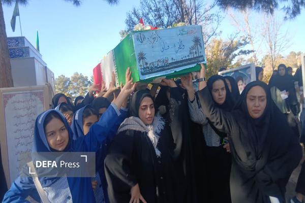 میزبانی از شهید گمنام در سنگر علم و دانش+ تصاویر میزبانی از شهید گمنام در سنگر علم و دانش+ تصاویر