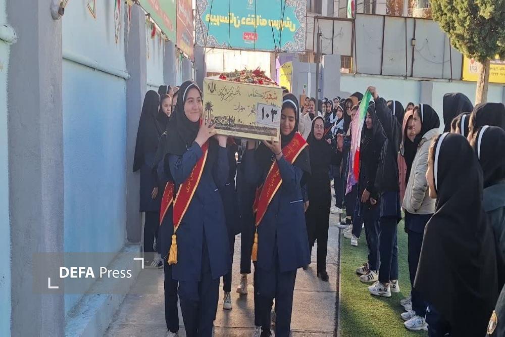 استقبال از لاله‌های فاطمی/ چشم ملت دوباره روشن شد+ فیلم و عکس