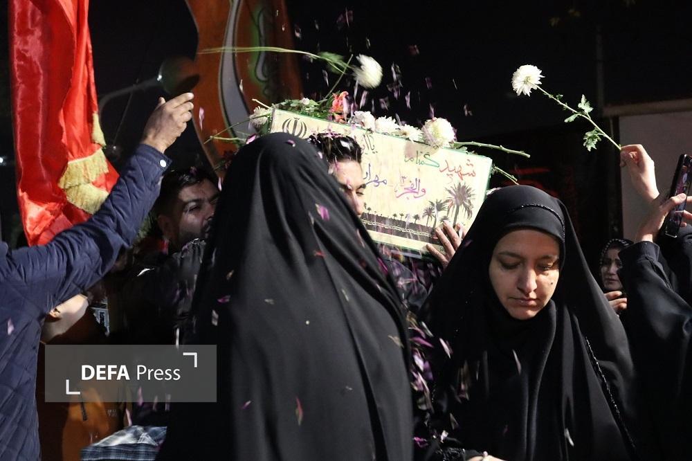 استقبال از لاله‌های فاطمی/ چشم ملت دوباره روشن شد+ فیلم و عکس