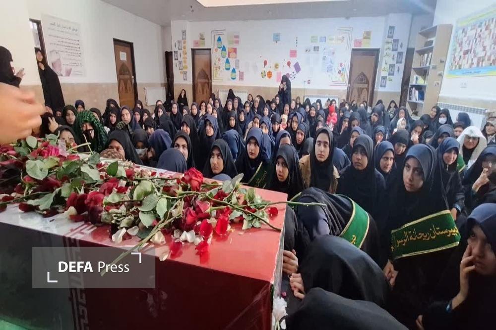 استقبال از لاله‌های فاطمی/ چشم ملت دوباره روشن شد+ فیلم و عکس