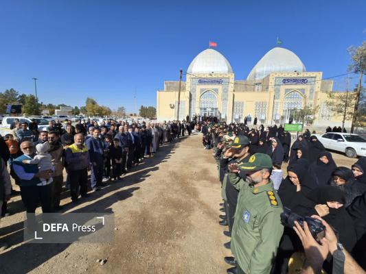 پیکر مطهر شهید گمنام دفاع مقدس مهمان مردم بهاباد شد+ تصاویر